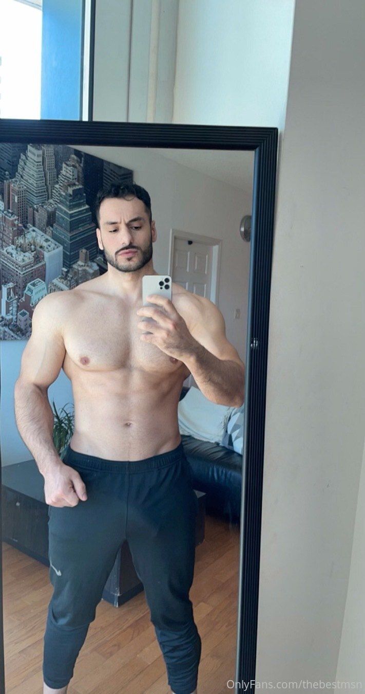 Mostafa rok desnudo