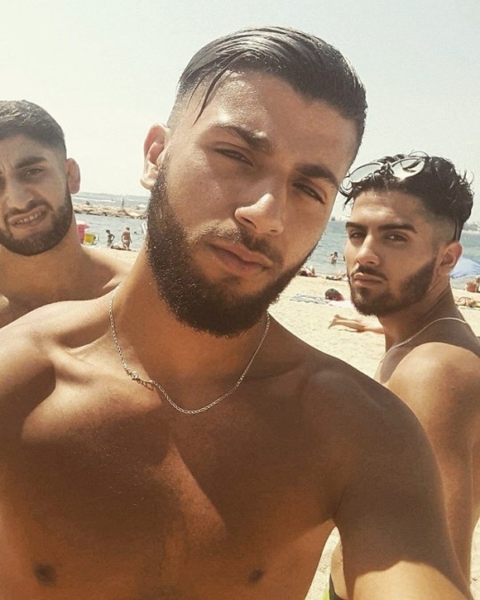 https://www.arabe-gay.com/wp-content/uploads/2018/08/p8ekf4pSOg1x6dyw1o1_540.jpg