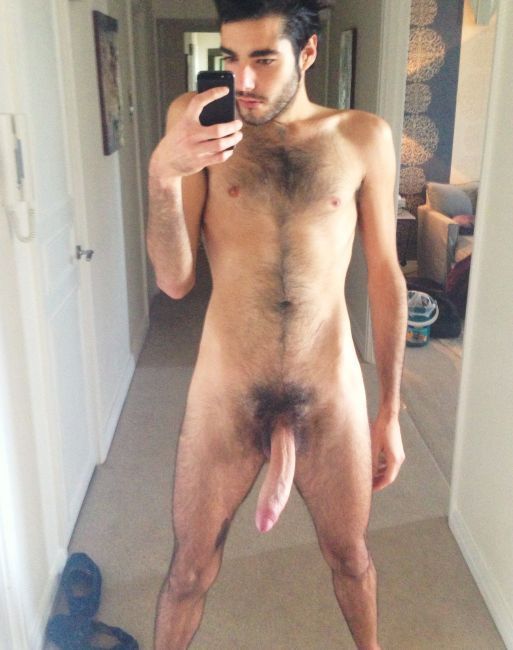 https://www.arabe-gay.com/wp-content/uploads/2019/12/gros-zob-arabe-26.jpg