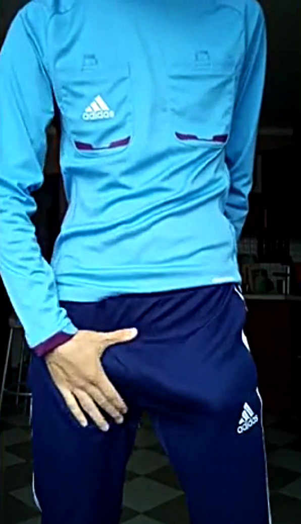 https://www.arabe-gay.com/wp-content/uploads/2020/04/erection-sous-le-survet-06.png